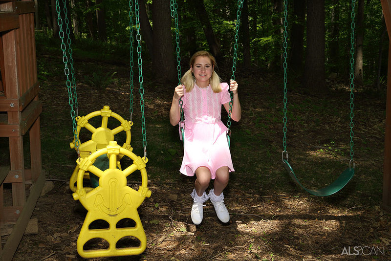 Алиночка, 23 года, 0 размер груди